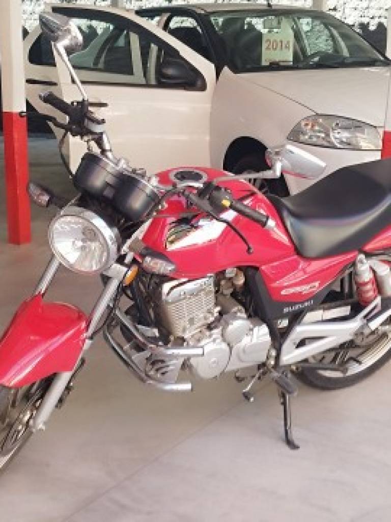 SUZUKI - GSR - 2015/2016 - Vermelha - R$ 11.900,00