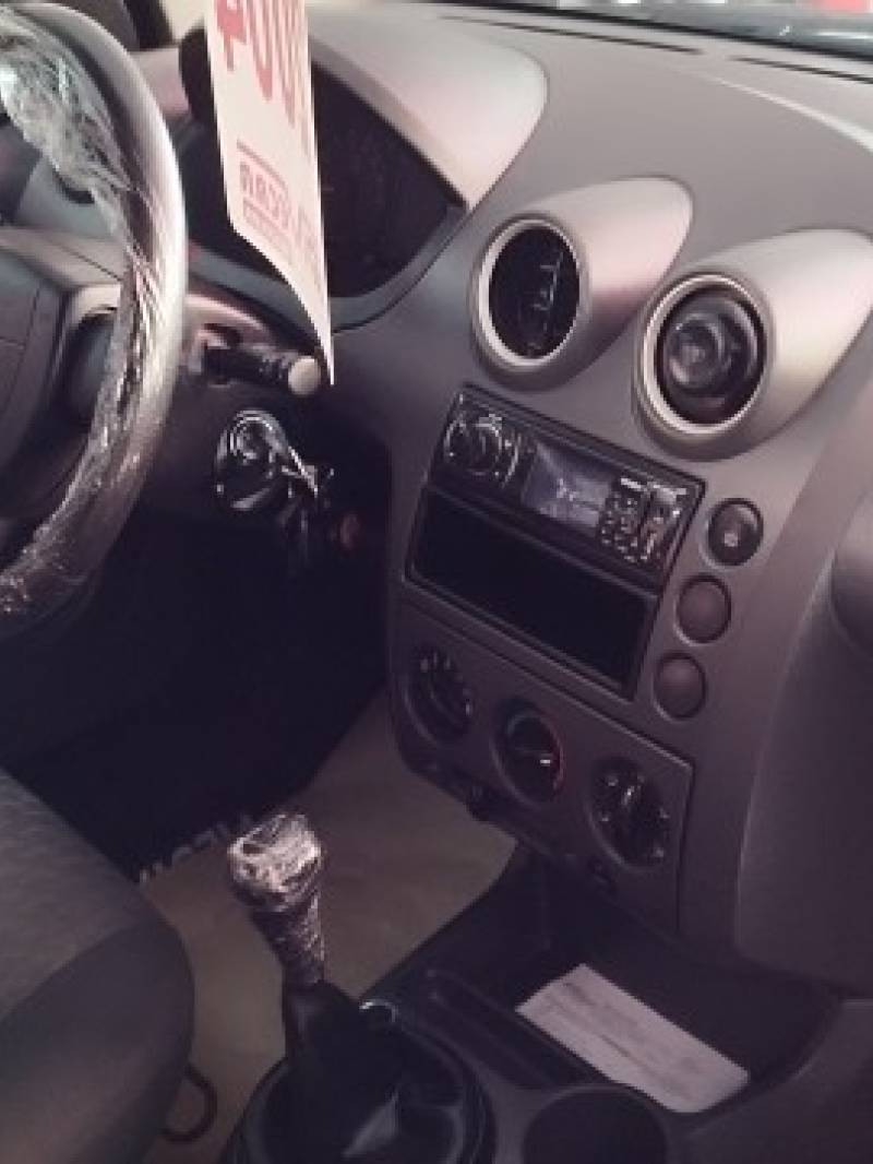 FORD - FIESTA - 2004/2004 - Preta - Sob Consulta