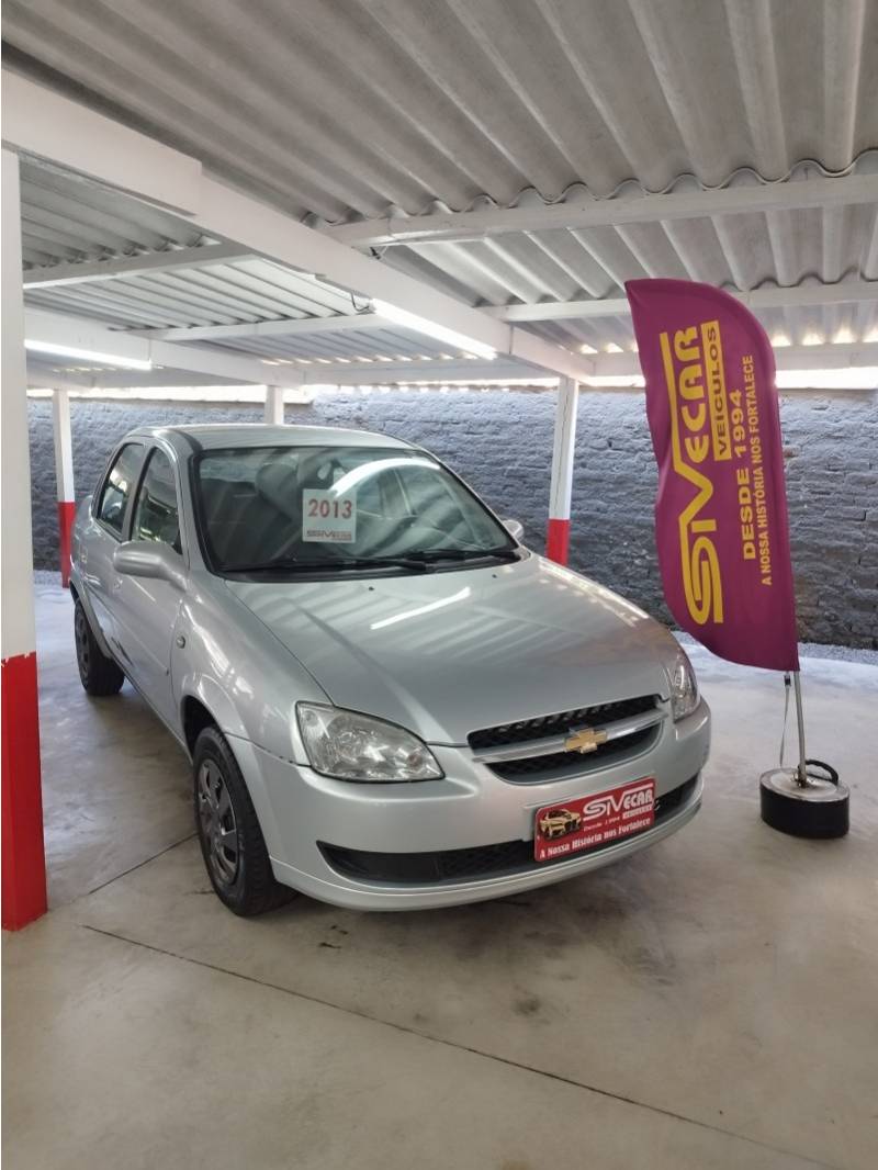 CHEVROLET - CLASSIC - 2013/2013 - Prata - R$ 29.900,00